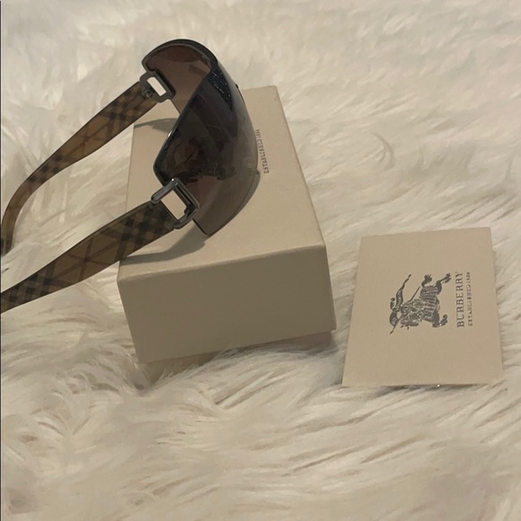 Burberry Sunglasses - Picture 3 of 6
